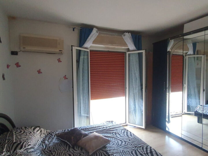 Appartamento di civle abitazione posto al piano terzo di fabbricato condominiale composta da ingresso/soggiorno, cucina, tre camere da letto, due bagni e pertinenziale box auto al piano terra — foto 2 di 11